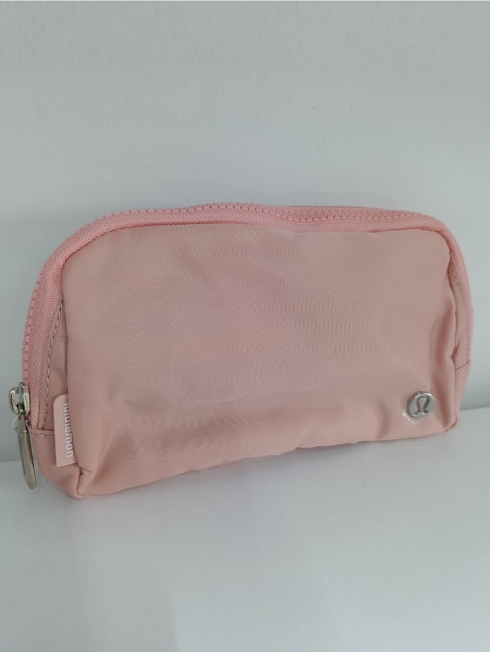 lululemon athletica Blush Pink Zip belt bag ( brand new without tag)